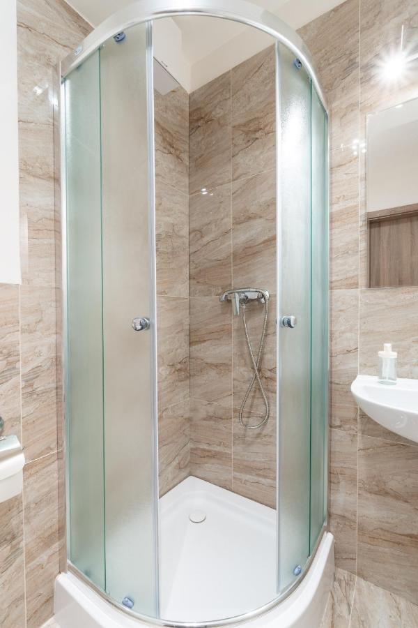 Brand New Studio Apartment #31 In Brand New Building With Free Parking In The Center Praga Exterior foto